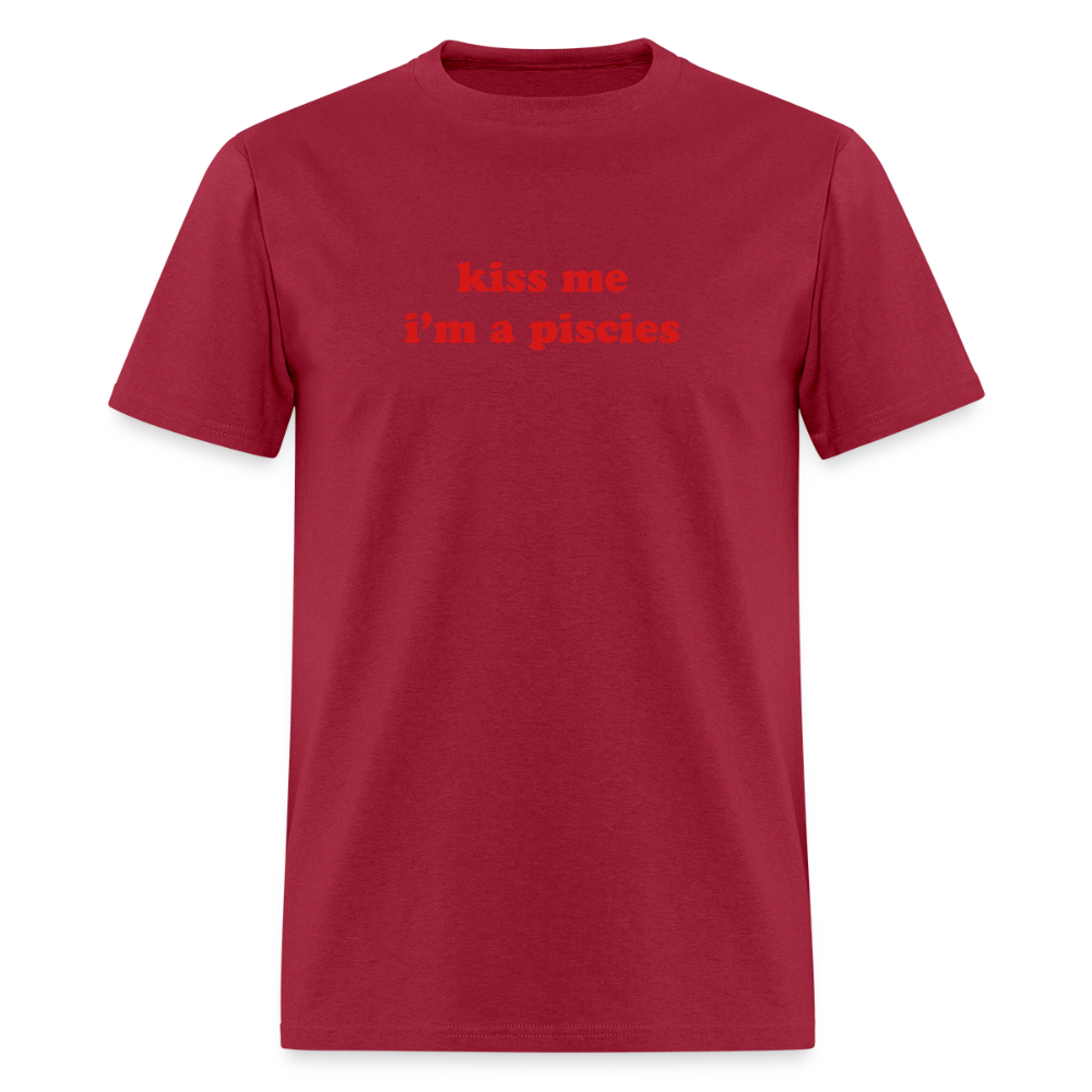 kiss me I’m a pisces Unisex Classic T-Shirt - dark red