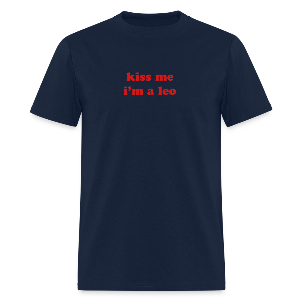 kiss me I’m a leo Unisex Classic T-Shirt - navy