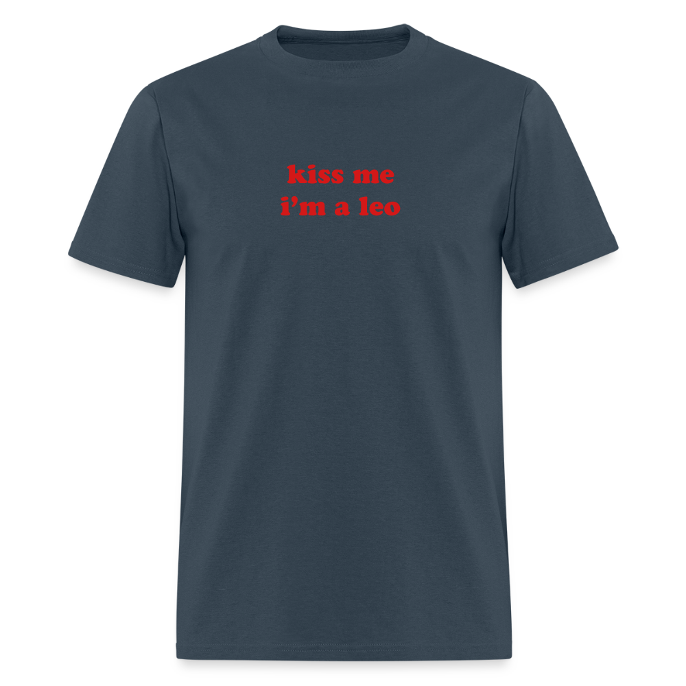 kiss me I’m a leo Unisex Classic T-Shirt -  blue dusk