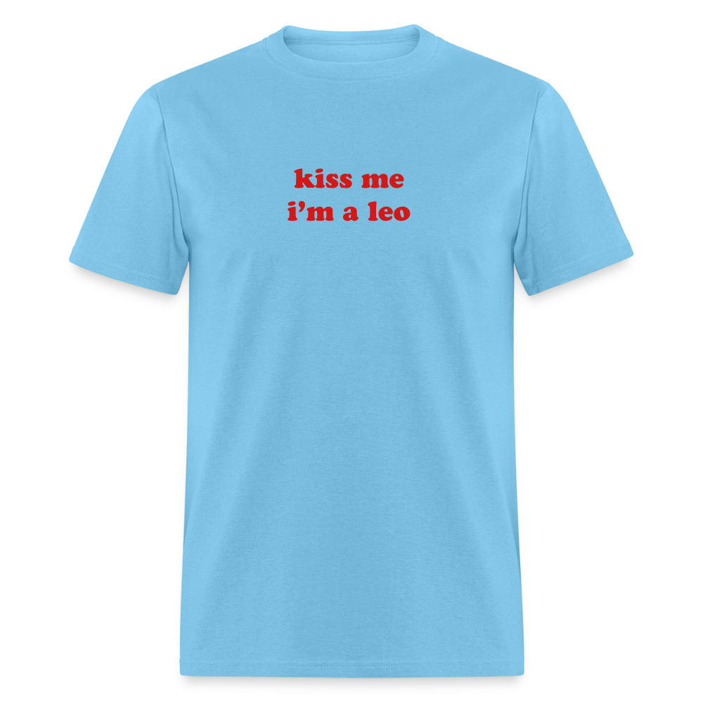 kiss me I’m a leo Unisex Classic T-Shirt - aquatic blue