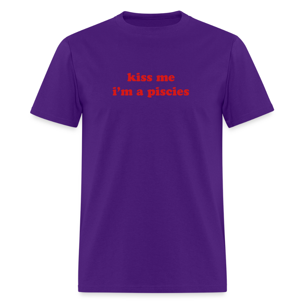kiss me I’m a pisces Unisex Classic T-Shirt - purple