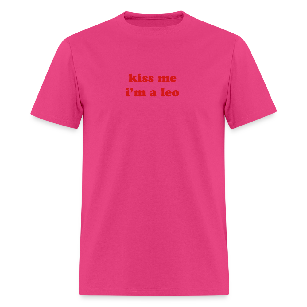 kiss me I’m a leo Unisex Classic T-Shirt - fuchsia