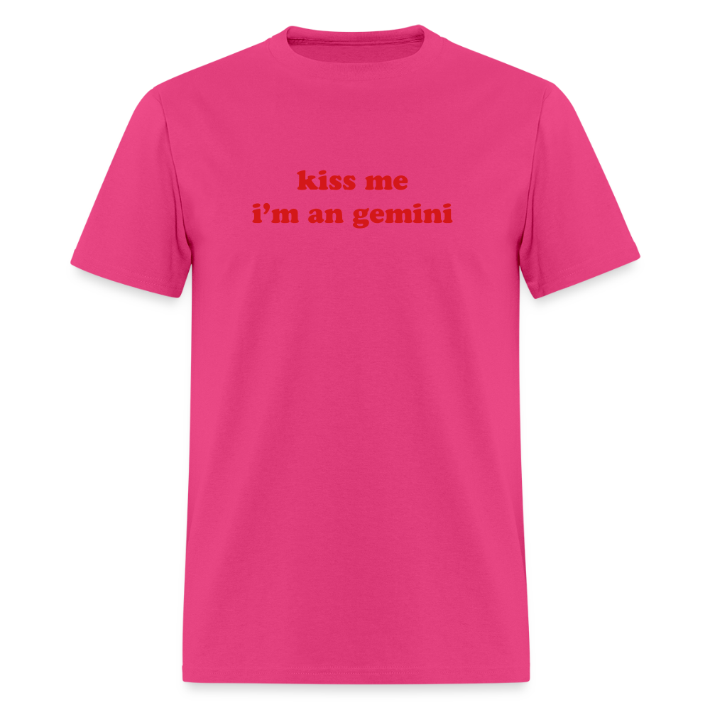 kiss me I’m a gemini Unisex Classic T-Shirt - fuchsia