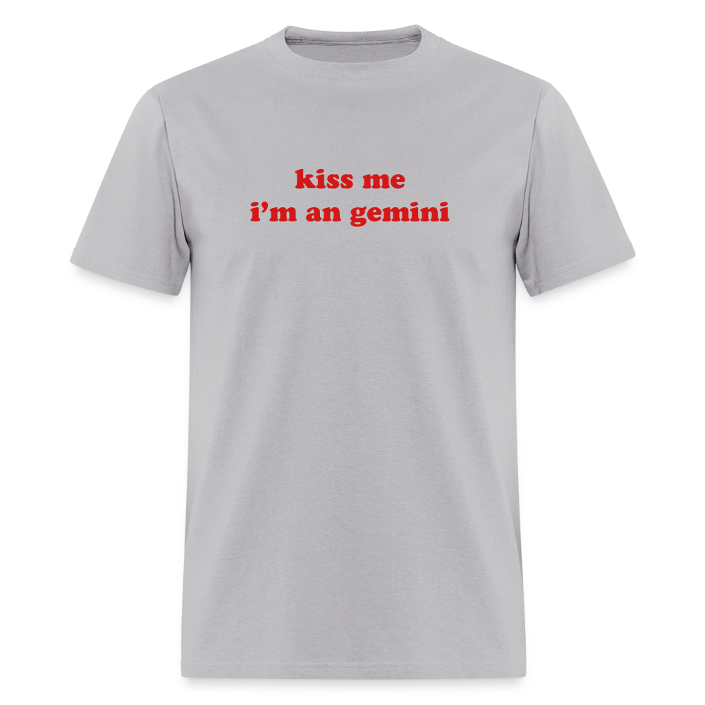 kiss me I’m a gemini Unisex Classic T-Shirt - gravel 