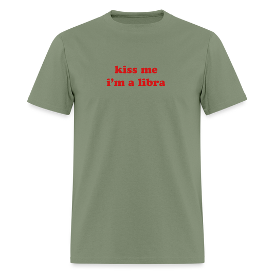 kiss me I’m a libra Unisex Classic T-Shirt - military green